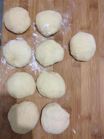 杏仁花环面包的做法步骤2