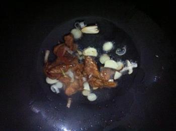 杏鲍菇西芹炒肉的做法步骤4
