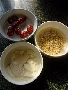 山药红枣薏米糊的做法步骤1