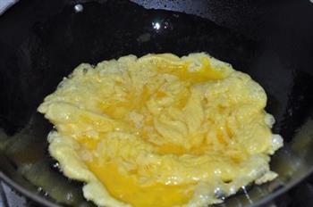 香葱虫草炒鸡蛋的做法步骤5