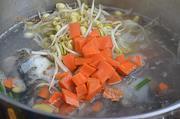 鱼骨蔬菜汤的做法图解5