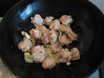 香菇烧鸡翅的做法步骤5
