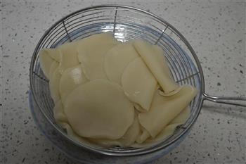 凉拌饺子皮的做法步骤1
