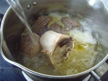 牛骨杂蔬汤的做法步骤6