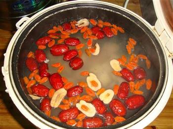 淮山红枣枸杞骨头汤的做法步骤3