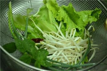 泰式芒果鲜虾沙拉的做法步骤2
