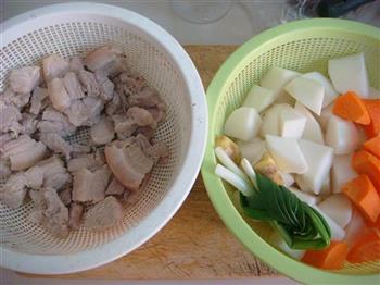 传统萝卜烧肉的做法步骤1