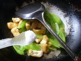 油豆腐炒莴笋的做法图解7