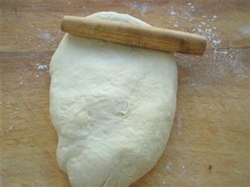 豆沙面包卷的做法步骤7