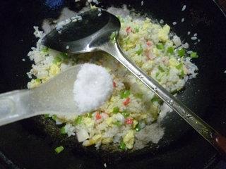 青椒蟹柳鸡蛋炒饭的做法步骤10
