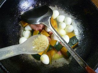 火腿肠南瓜鹌鹑蛋的做法步骤11