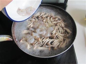 鲜菇虾仁西兰花的做法步骤4