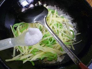 青椒炒土豆丝的做法步骤5