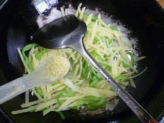 青椒炒土豆丝的做法步骤6