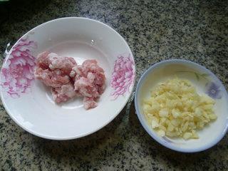 蒜香猪肉末炒萝卜苗的做法步骤2