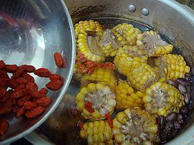 花生玉米排骨汤的做法图解13