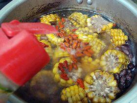 花生玉米排骨汤的做法步骤14