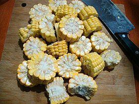 花生玉米排骨汤的做法步骤2
