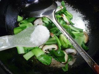 香菇炒青菜的做法步骤5