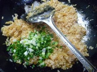 葱花土豆炒饭的做法步骤10