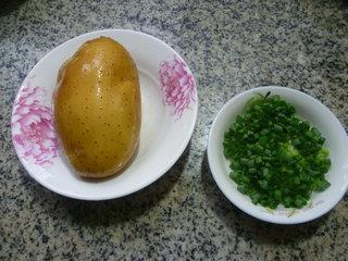 葱花土豆炒饭的做法步骤2