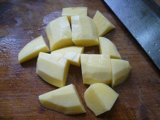 蟹柳土豆排骨汤的做法步骤2