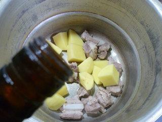 蟹柳土豆排骨汤的做法步骤4