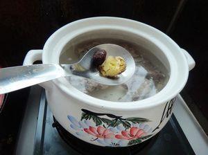 南瓜薏米骨头汤的做法步骤4