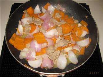 胡萝卜洋葱炒肉的做法步骤7