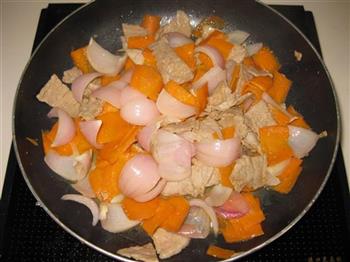 胡萝卜洋葱炒肉的做法步骤8