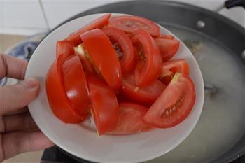 番茄胡萝卜鲫鱼汤的做法图解10