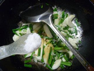 虾皮韭菜炒茭白的做法图解10