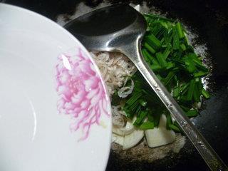 虾皮韭菜炒茭白的做法图解7