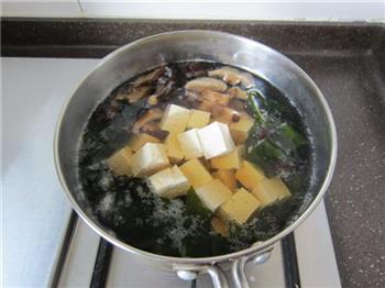 香菇海带味增汤的做法步骤10