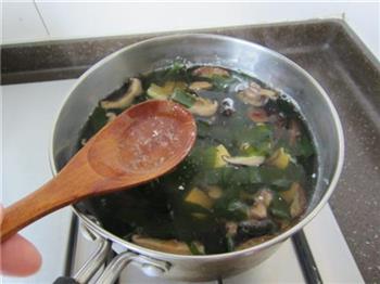 香菇海带味增汤的做法步骤11