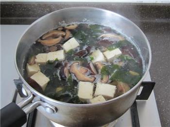 香菇海带味增汤的做法步骤12