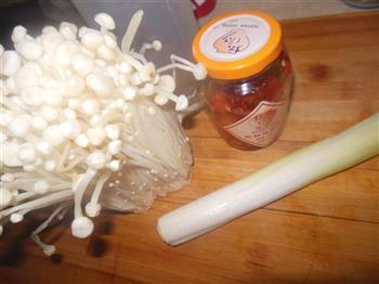 剁椒金针菇的做法步骤1
