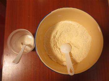 牛奶玉米发糕的做法步骤1
