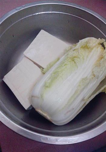 白菜炖豆腐的做法步骤1