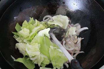 洋葱目鱼包菜的做法步骤7