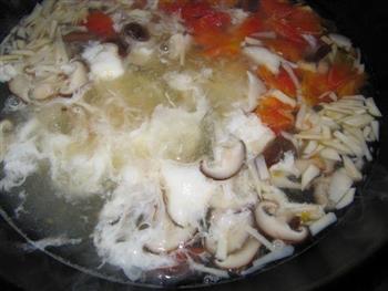 西红柿杂蘑牛肉汤面的做法图解5