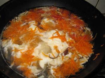 西红柿杂蘑牛肉汤面的做法步骤6