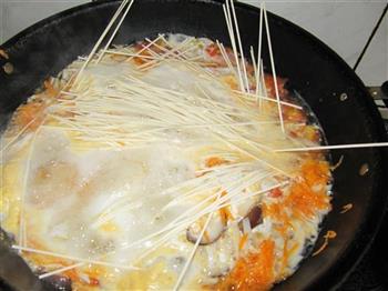 西红柿杂蘑牛肉汤面的做法步骤7