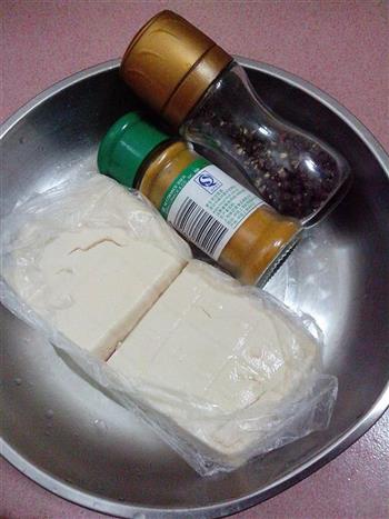 咖喱豆腐粒的做法步骤1