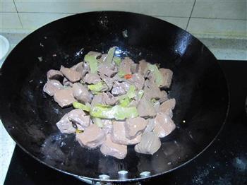 酸菜鸭血粉丝汤的做法步骤3