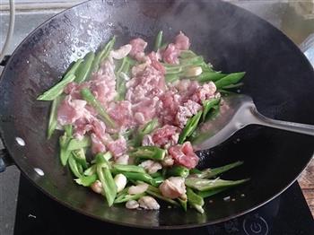 青椒炒肉的做法步骤4
