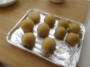 红豆蛋黄酥的做法步骤10