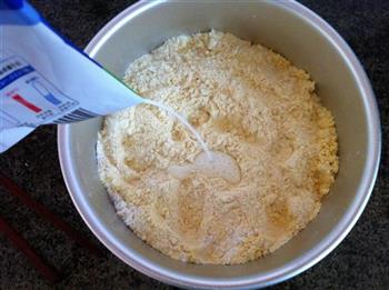 阿胶蜜枣玉米发糕的做法步骤2