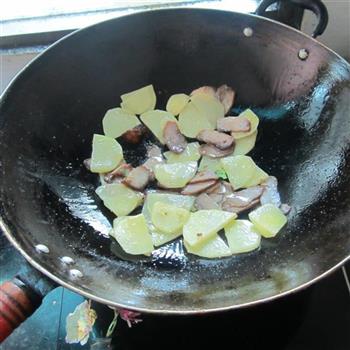 土豆片炒叉烧肉的做法步骤4