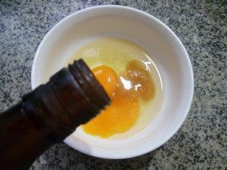 莴笋腊肉炒鸡蛋的做法步骤2
